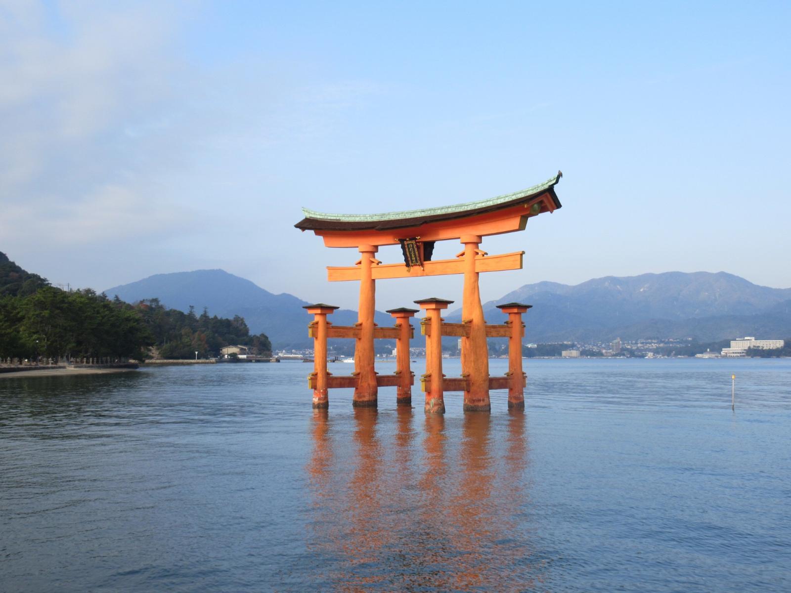 広島 宮島 満潮の厳島神社をお散歩 美味しいもみじ饅頭食べ歩きプラン Playlife プレイライフ