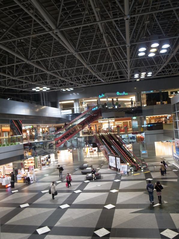 日本一楽しい空港 新千歳空港を遊び尽くす ドラえもん シュタイフ 朝市食堂 ラーメン道場 函太郎 Playlife プレイライフ