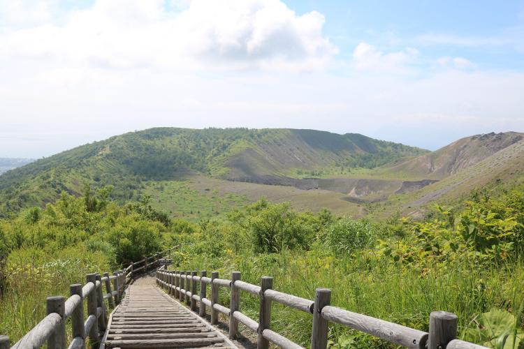 地球を感じるワイルドな遊歩道 有珠山の火口が見える 有珠外輪山遊歩道 は自然好きにおすすめ Playlife プレイライフ