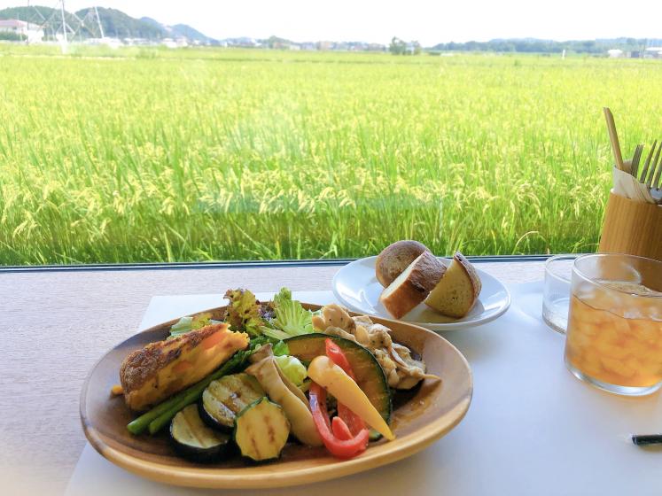 見晴らし良好 なおしゃれカフェで野菜たっぷりのランチをいただこう 岐阜県 関市 Playlife プレイライフ